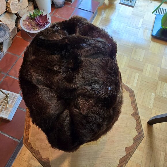 Vintage Dark Brown Fur Toque with Quilted Cozy Lining - Picture 5 of 8
